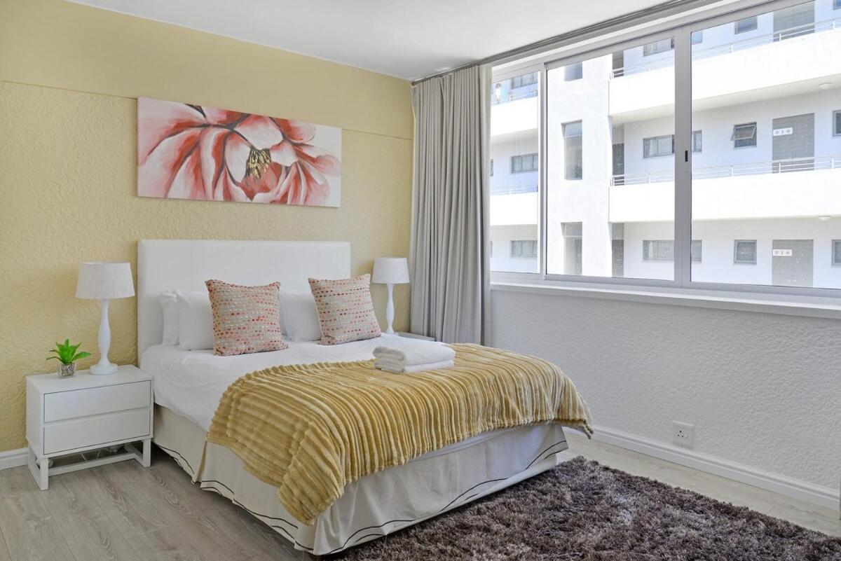 Apartment Charming Sea Point Haven 50m To Ocean Cape Town