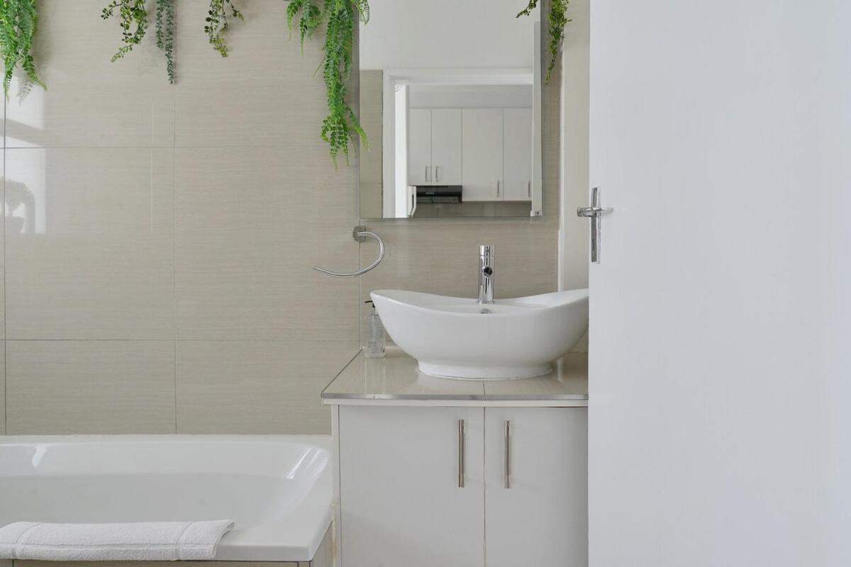 Charming Sea Point Haven 50m To Ocean Cape Town