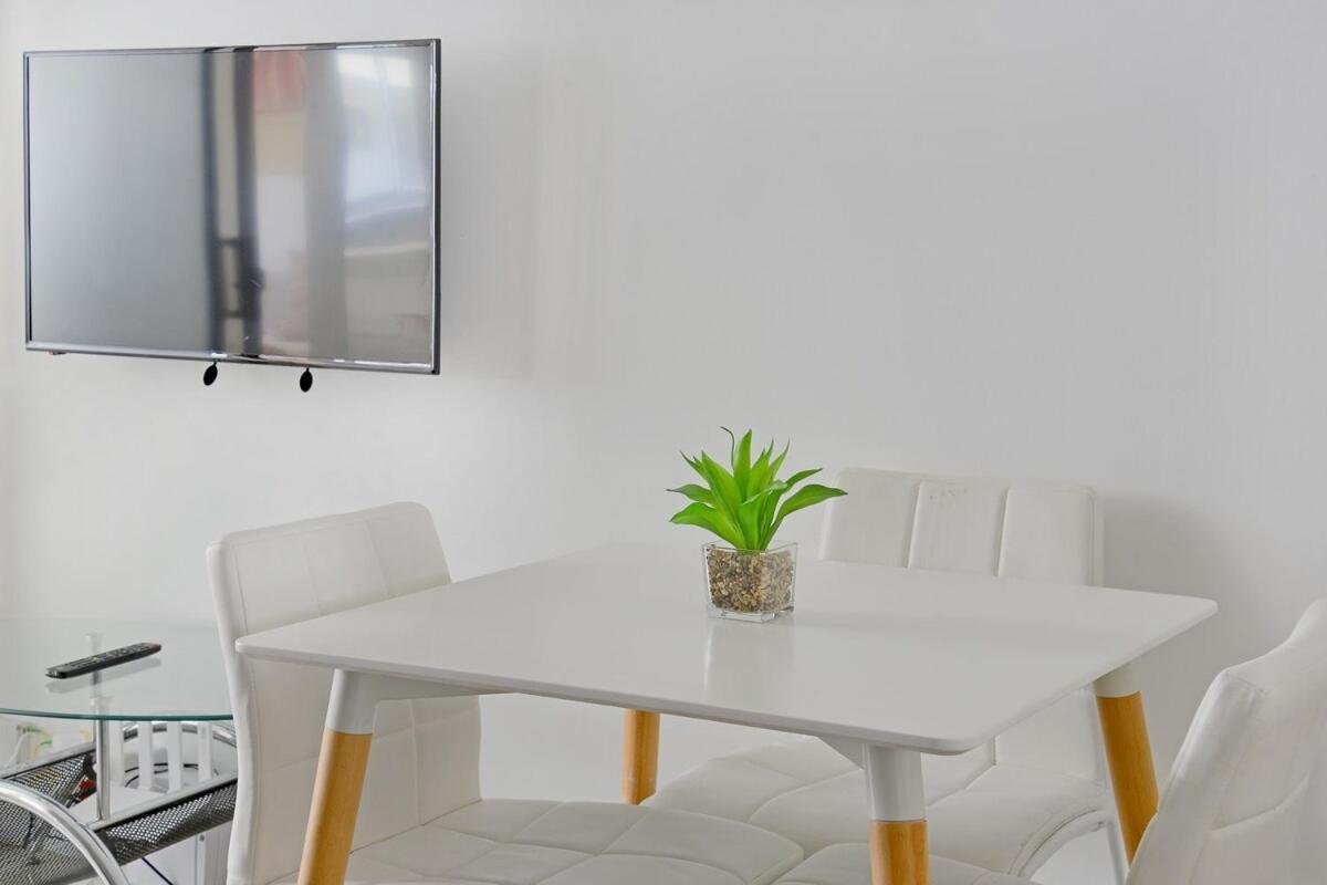 Apartment Charming Sea Point Haven 50m To Ocean Cape Town