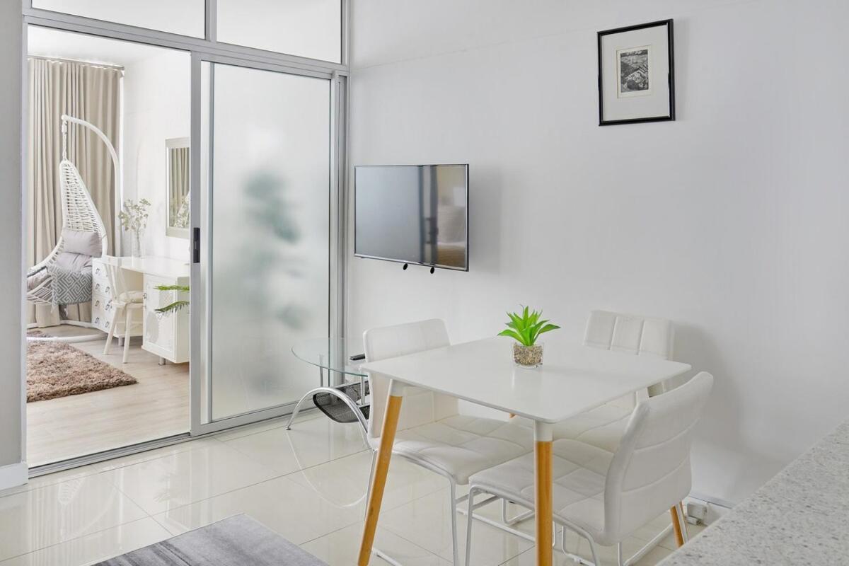 Charming Sea Point Haven 50m To Ocean Apartment