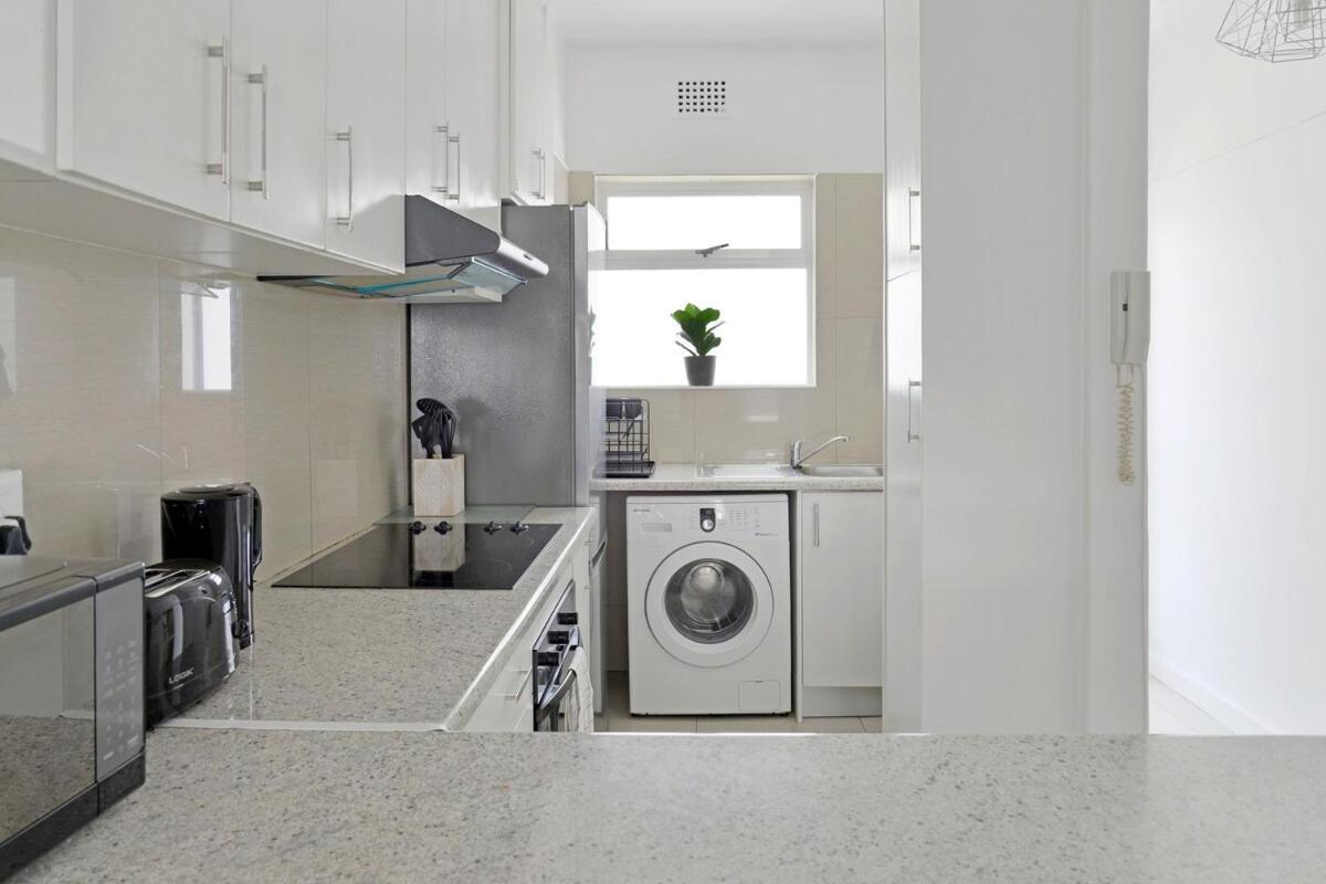Apartment Charming Sea Point Haven 50m To Ocean *